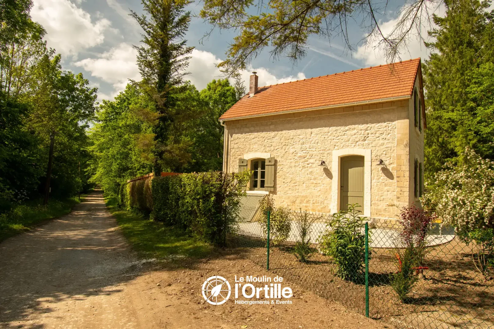 reservation hote gite insolite ecologique entreprise famille reunion event oise paris pierrefonds luxe moulin domaine ortille photo proche soissons senlis compiegne (1)